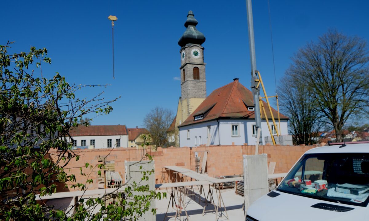 Kindergarten-Erweiterung schreitet in Floß zügig voran