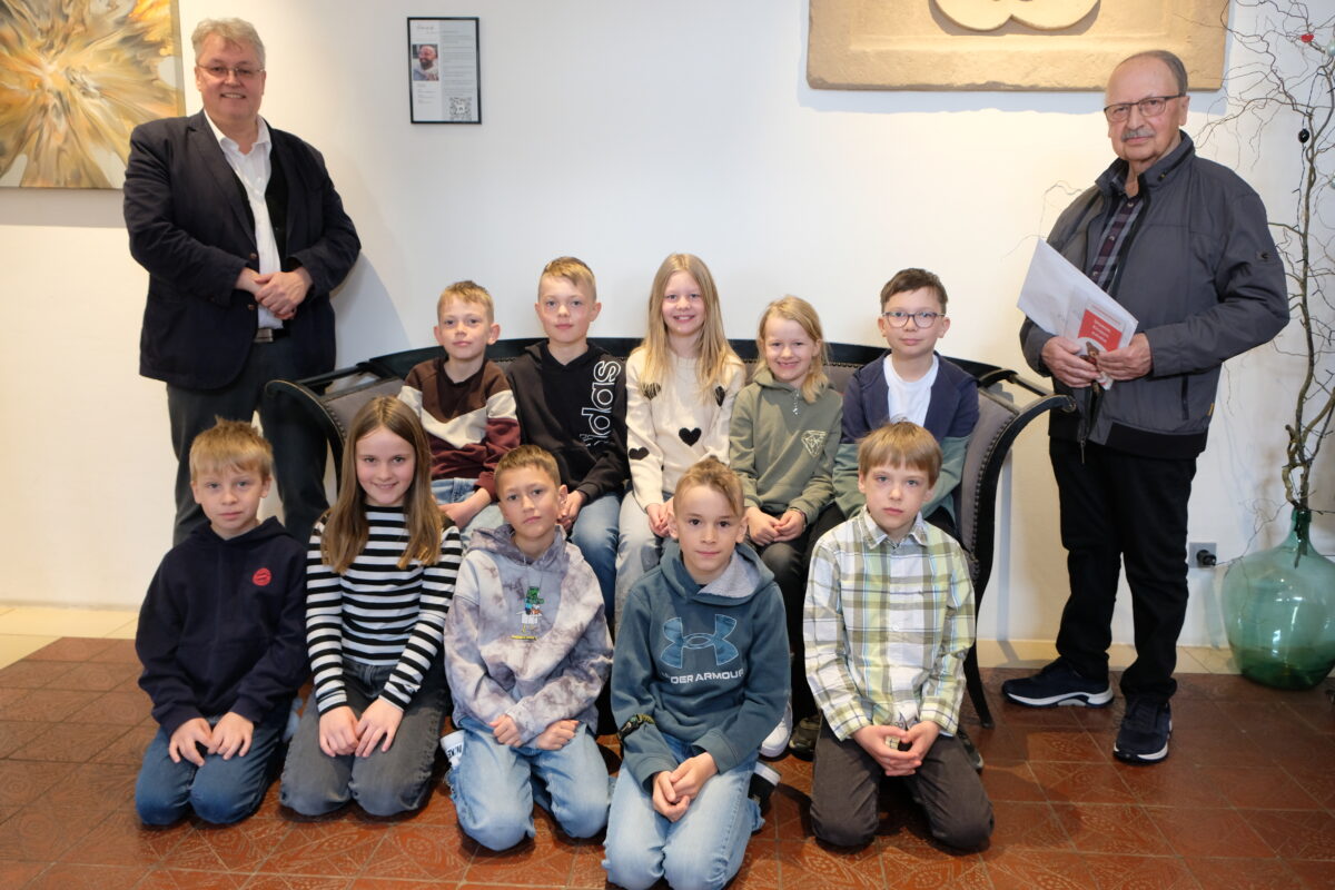 Kommunionkinder spenden in Speinshart 1.000 Euro für Kinderkrebshilfe