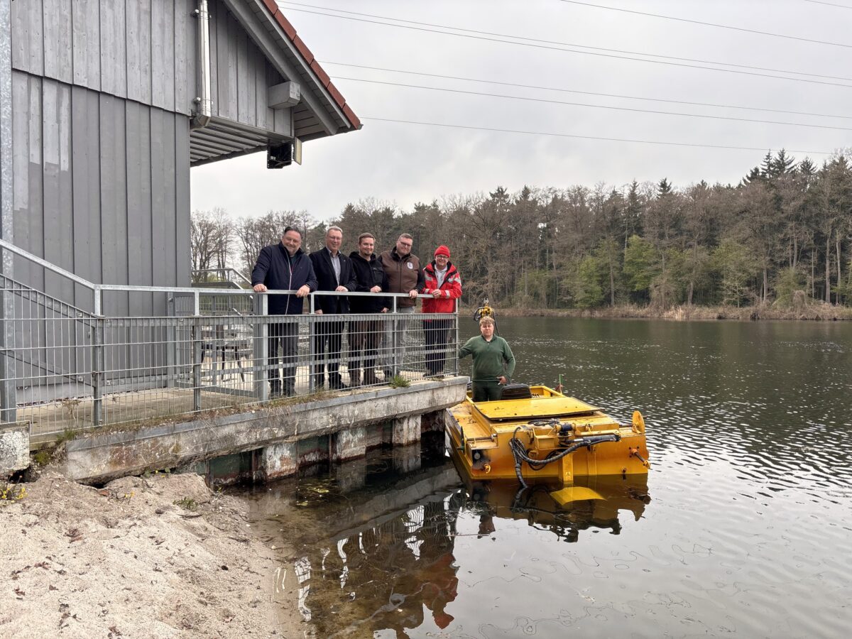 Mähboot-Einsatz an Badestelle Höllohe in Teublitz gestartet
