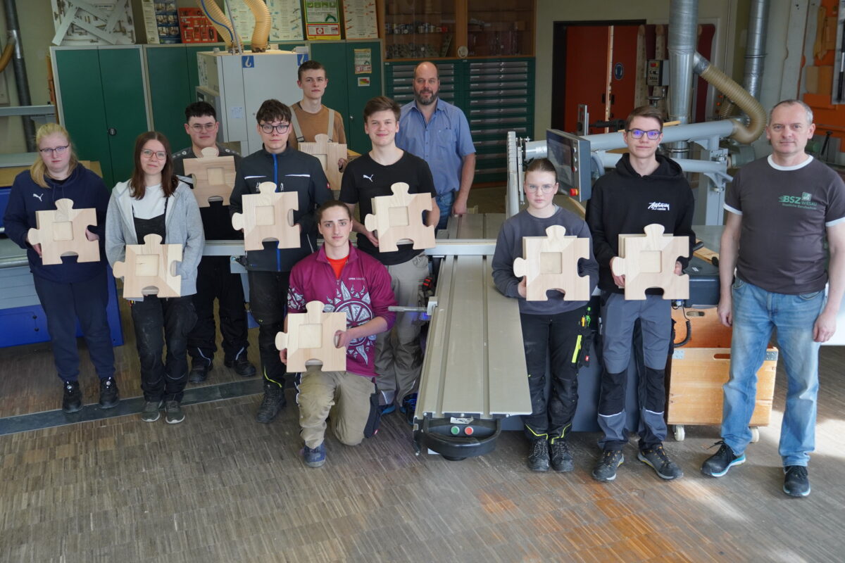 Maschinenkurs stärkt Sicherheit und Praxis der Schreiner-Azubis in Wiesau
