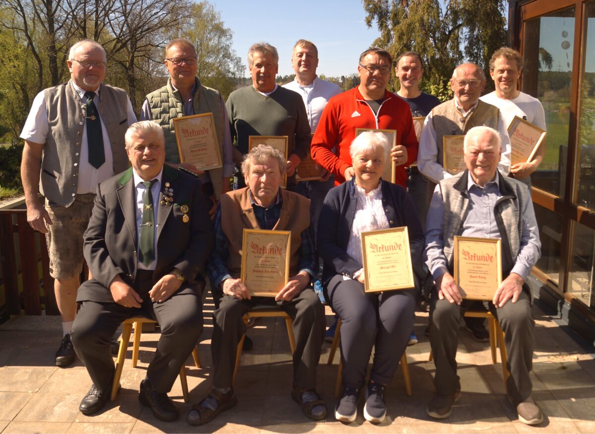 Naabtalschützen ehren 25, 40 und 50 Jahre Mitgliedschaft in Diebrunn
