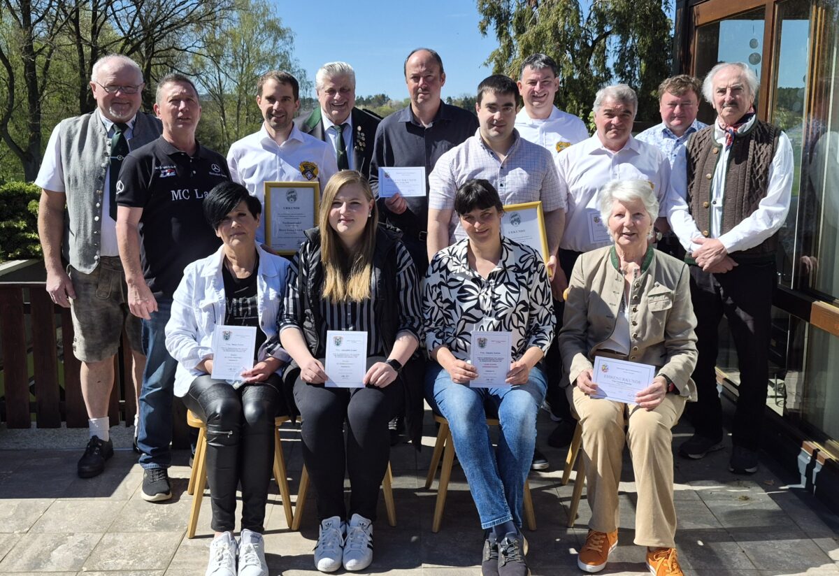 Naabtalschützen ehren in Diebrunn 15 Mitglieder mit BSSB-Nadeln