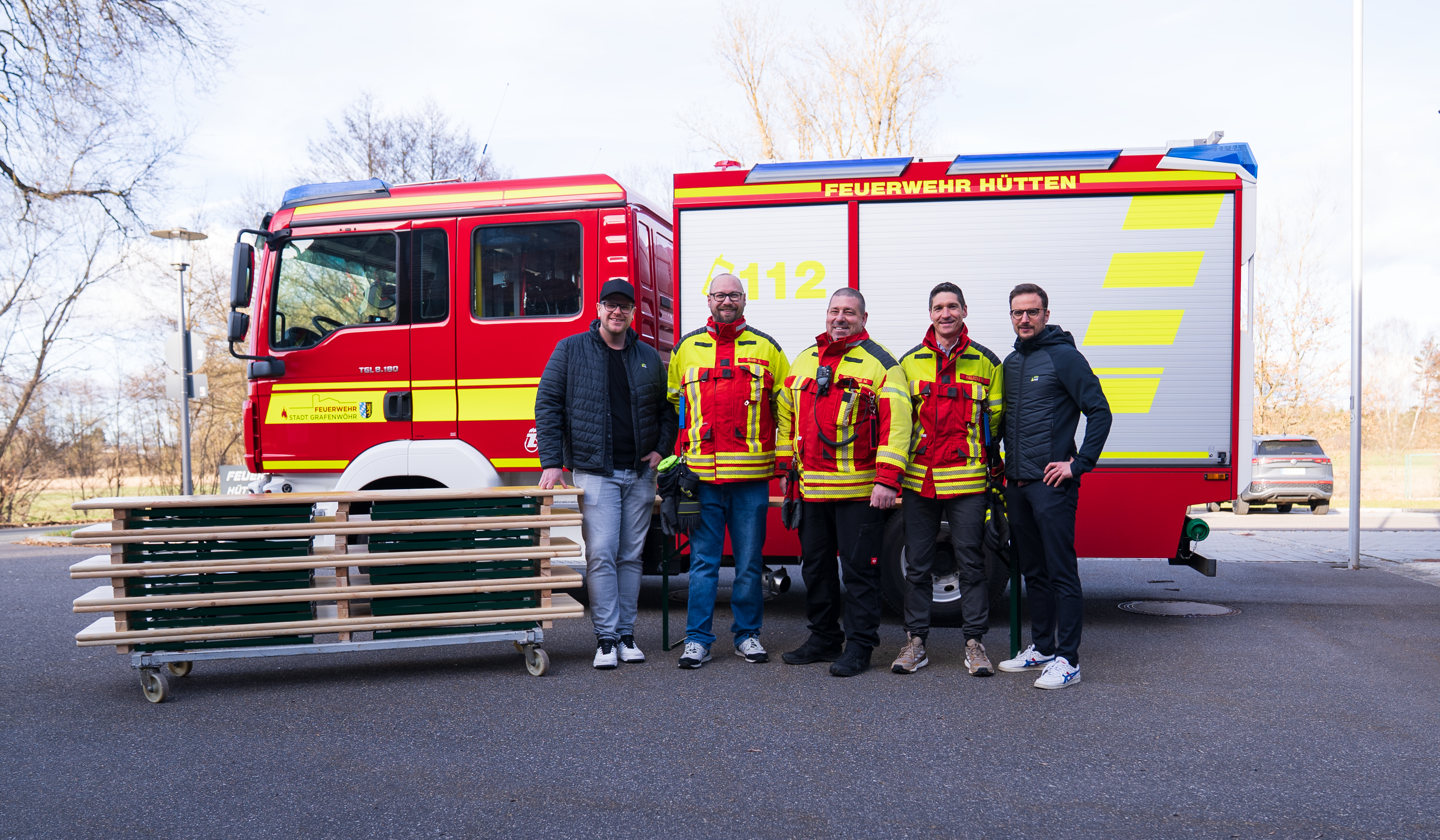Naturheld spendet Bierbankgarnitur an Freiwillige Feuerwehr Hütten