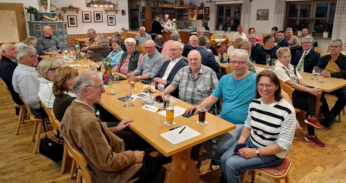 Nordoberpfälzer Musikfreunde ehren treue Mitglieder in Weiden
