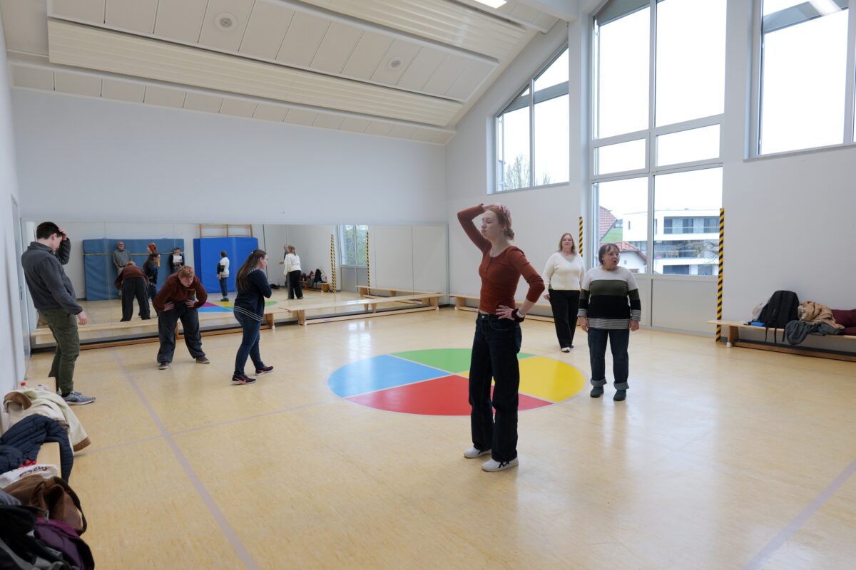 OVIGO verkündet Besetzung für "Kalter weißer Mann" in Oberviechtach