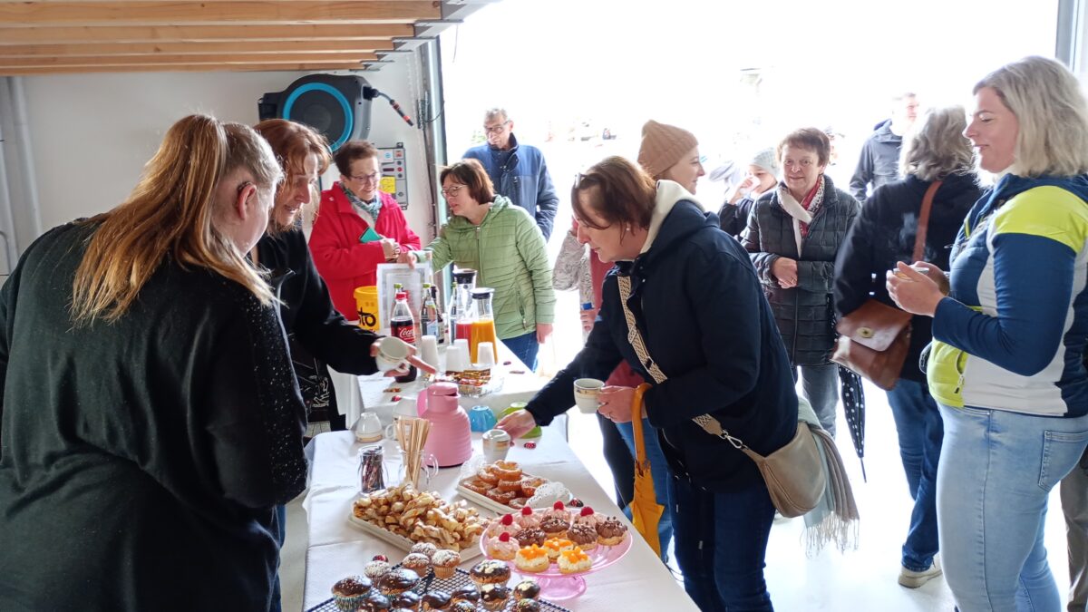 OWV besucht Hutzabankerl in Moosbach
