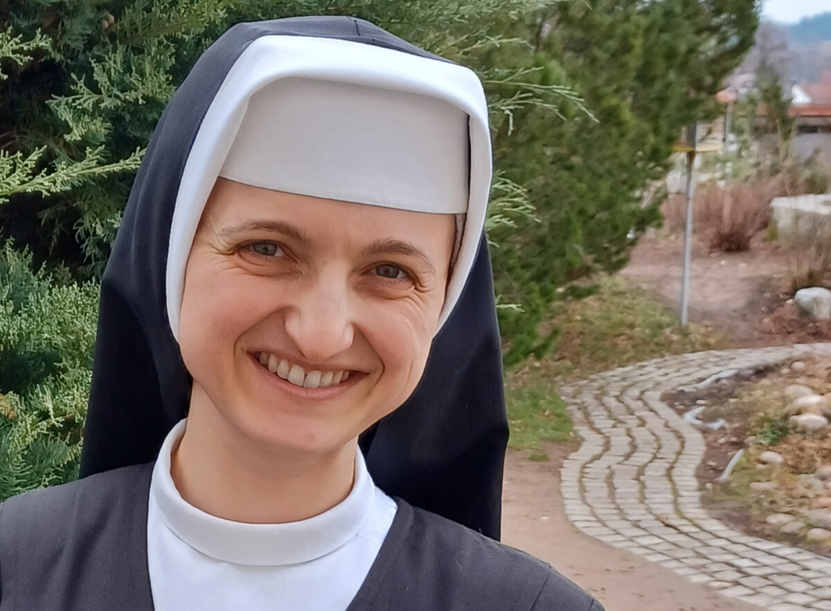 Ordenszahnärztin aus Auerbach erzählt bei Radio Horeb ihre Berufungsgeschichte