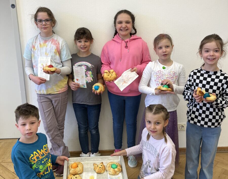 Osterbäckerei im Jugendprogramm begeistert Kinder in Maxhütte-Haidhof