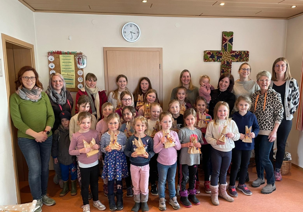 Osterbasteln begeistert Kinder in Pechbrunn