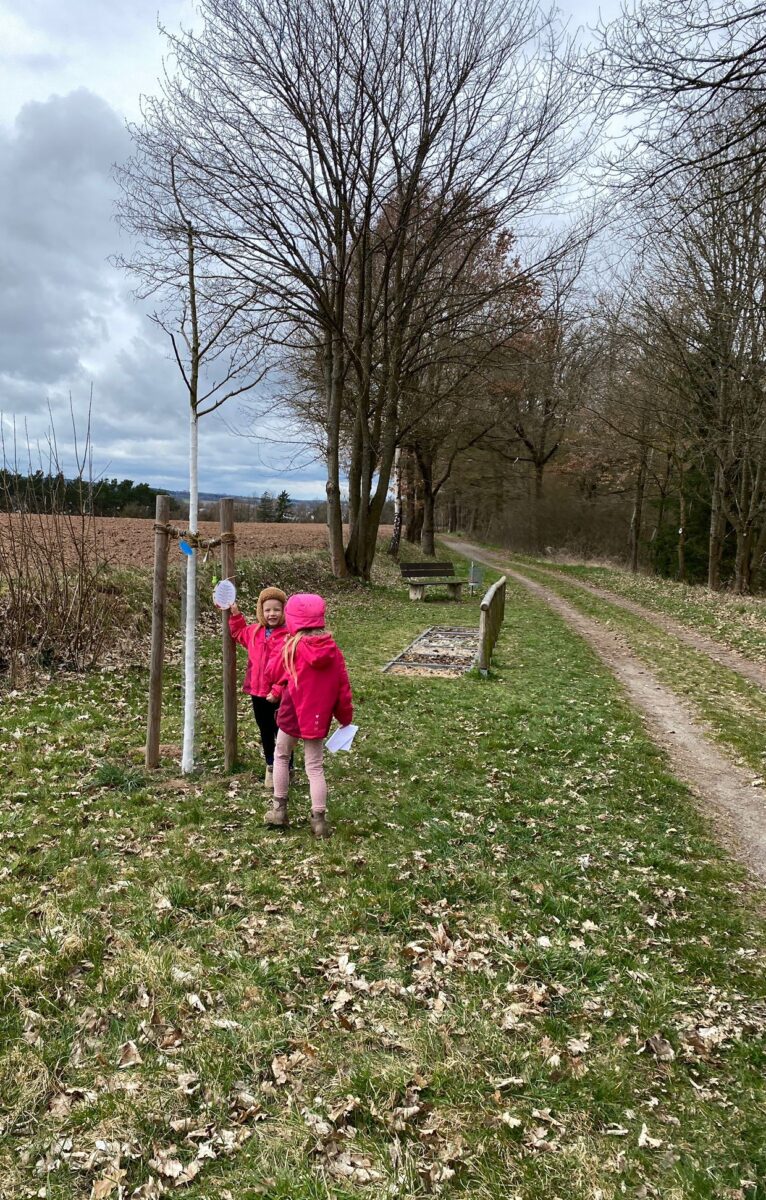 Ostereierschnitzeljagd begeistert über 80 Kinder in Schirmitz