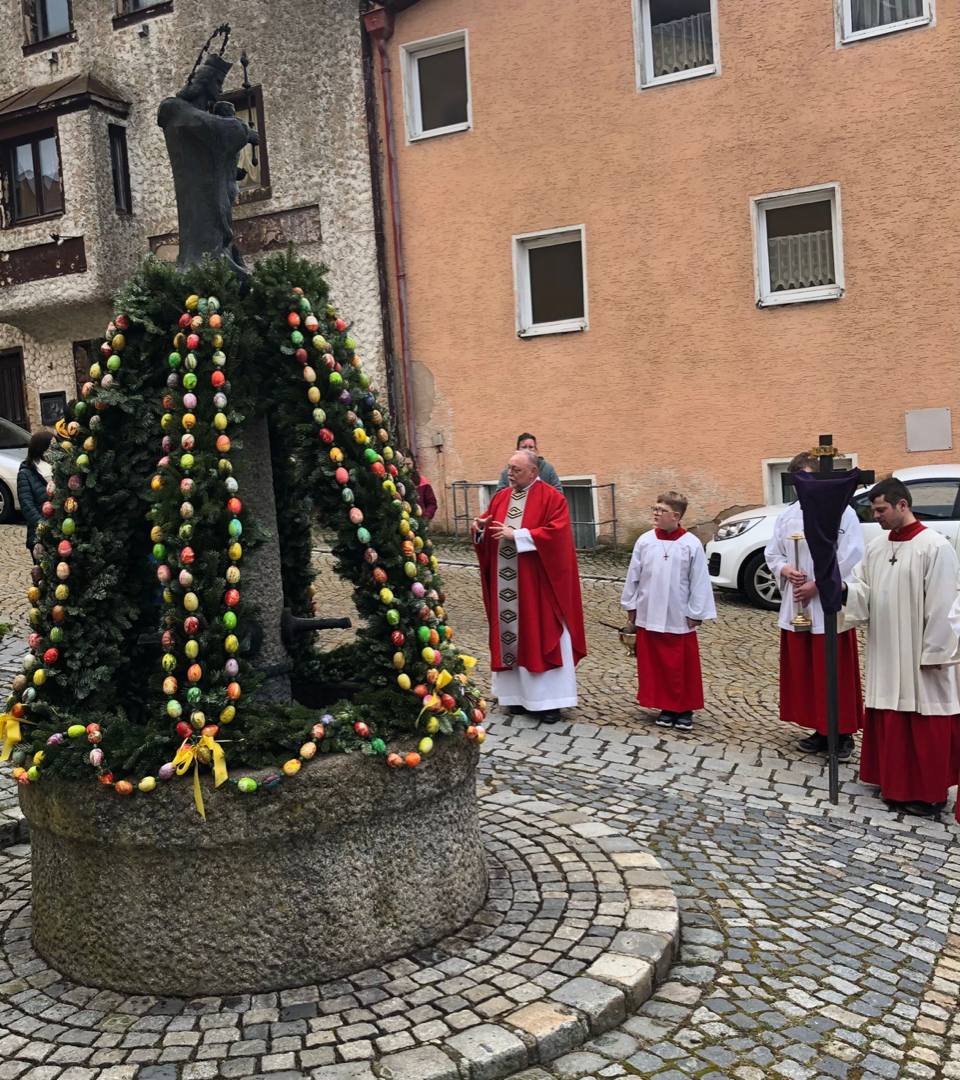 Palmsonntag in Leuchtenberg: 200 Palmbüschel helfen Kindern in Indien
