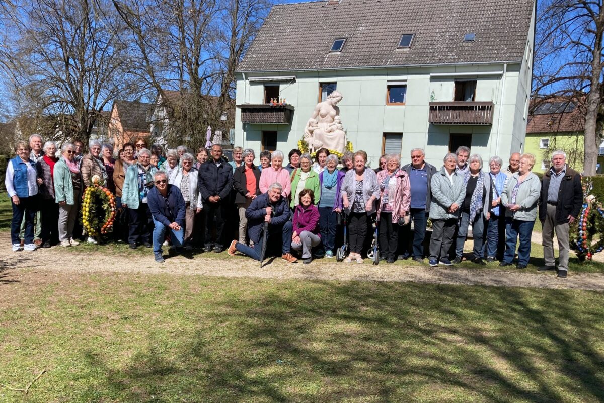 Parksteiner Senioren besuchen Osterbrunnen in Sulzbach-Rosenberg