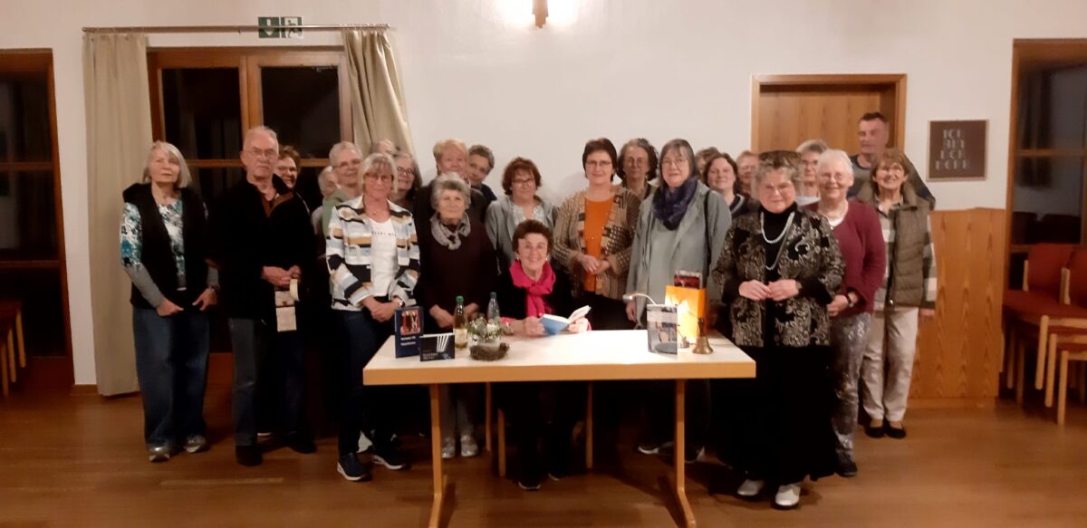 Schriftstellerin Marianne Ach berührt mit Lesung in Floß