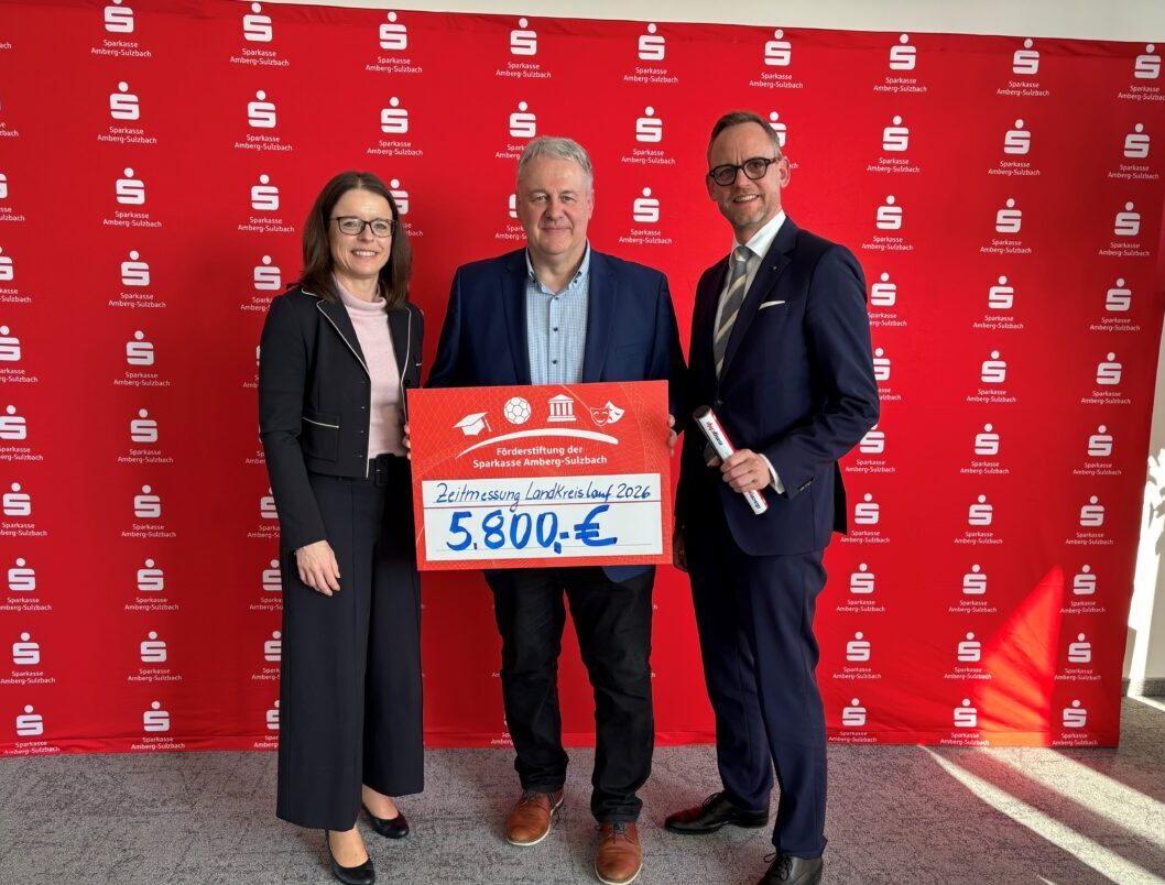 Sparkassen-Förderstiftung unterstützt 40. Landkreislauf in Amberg mit 5.800 Euro