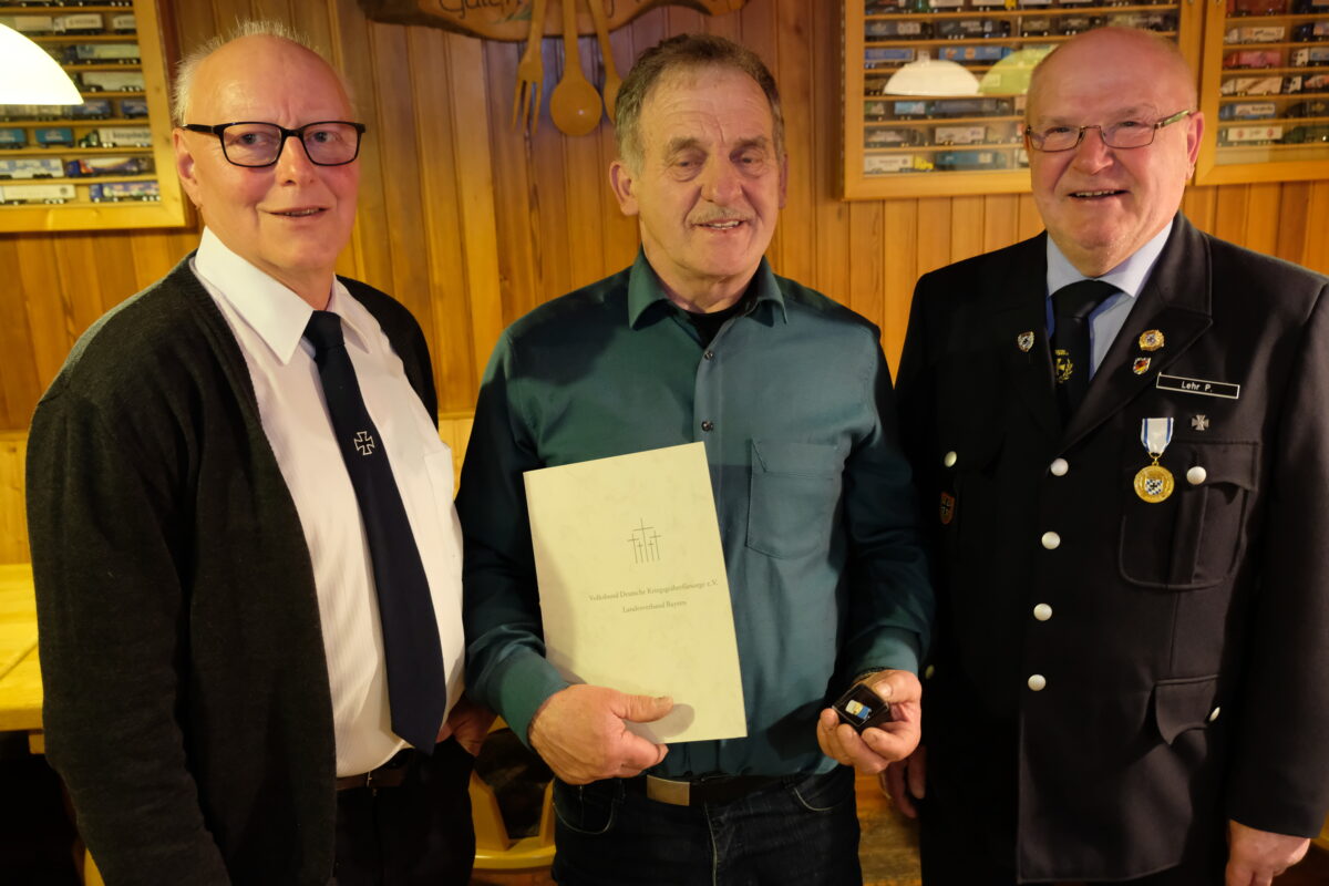 Volksbund ehrt Manfred Walberer in Speinshart mit weiß-goldener Verdienstspange