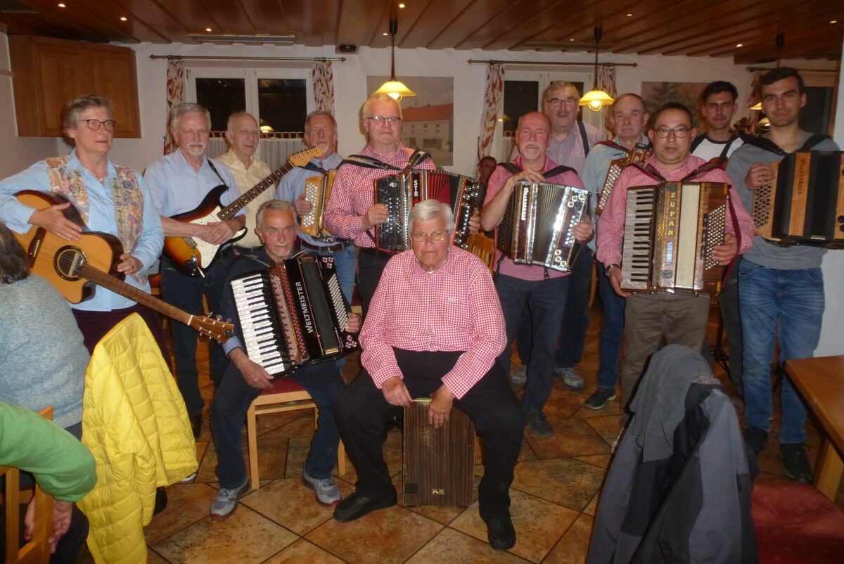 Volksmusik vereint vier Gruppen beim Musikantenstammtisch in Kaltenbrunn