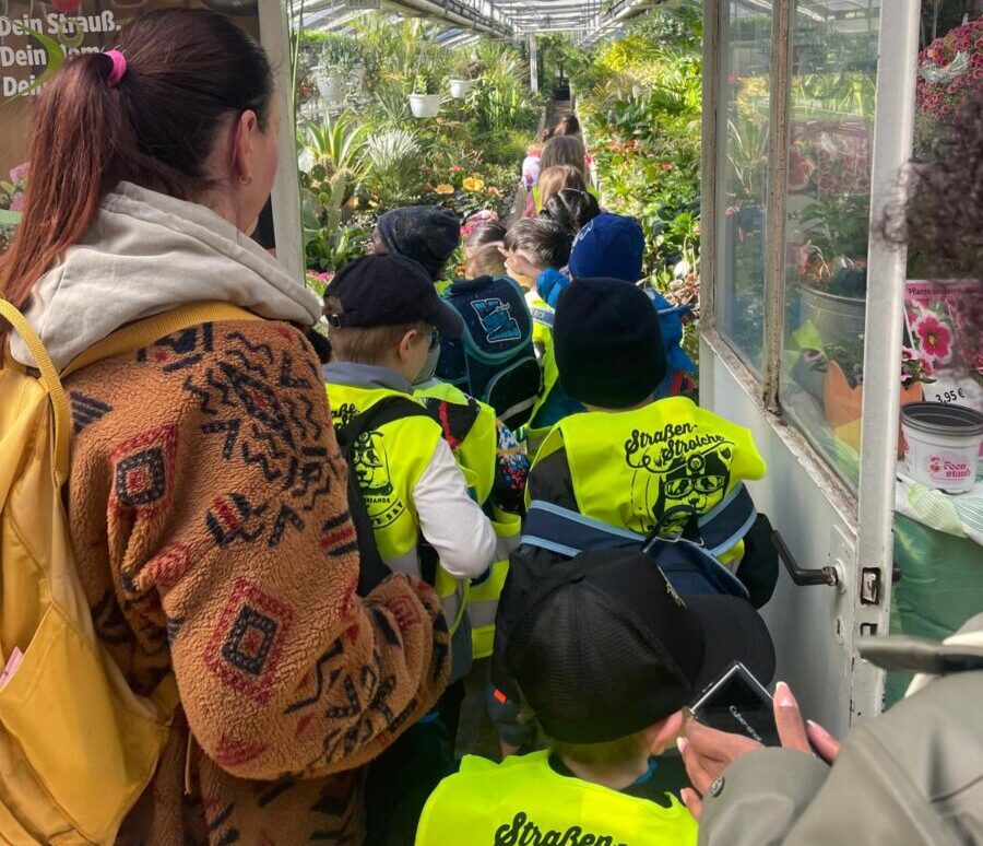 Vorschulkinder besuchen Gärtnerei Gloßner in Weiden