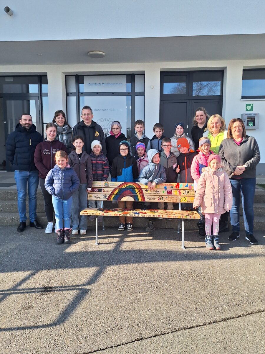 Wanderbänke bringen Demokratie ins Gespräch