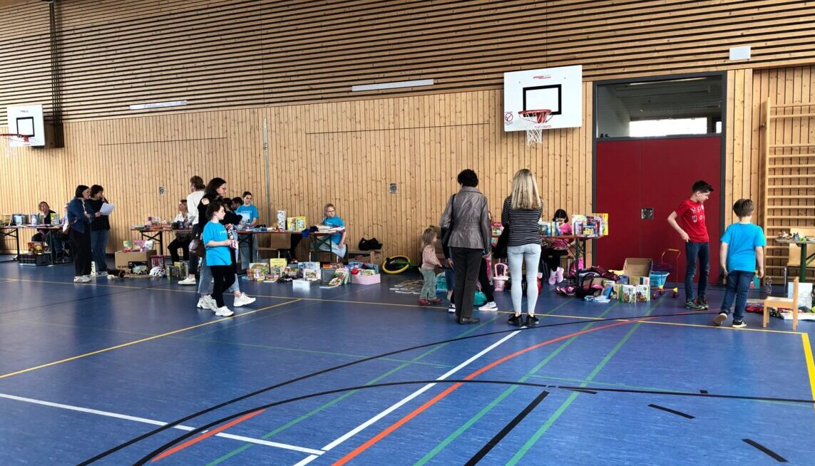 Schülerflohmarkt und Zirkus begeistern an der Grundschule in Mantel
