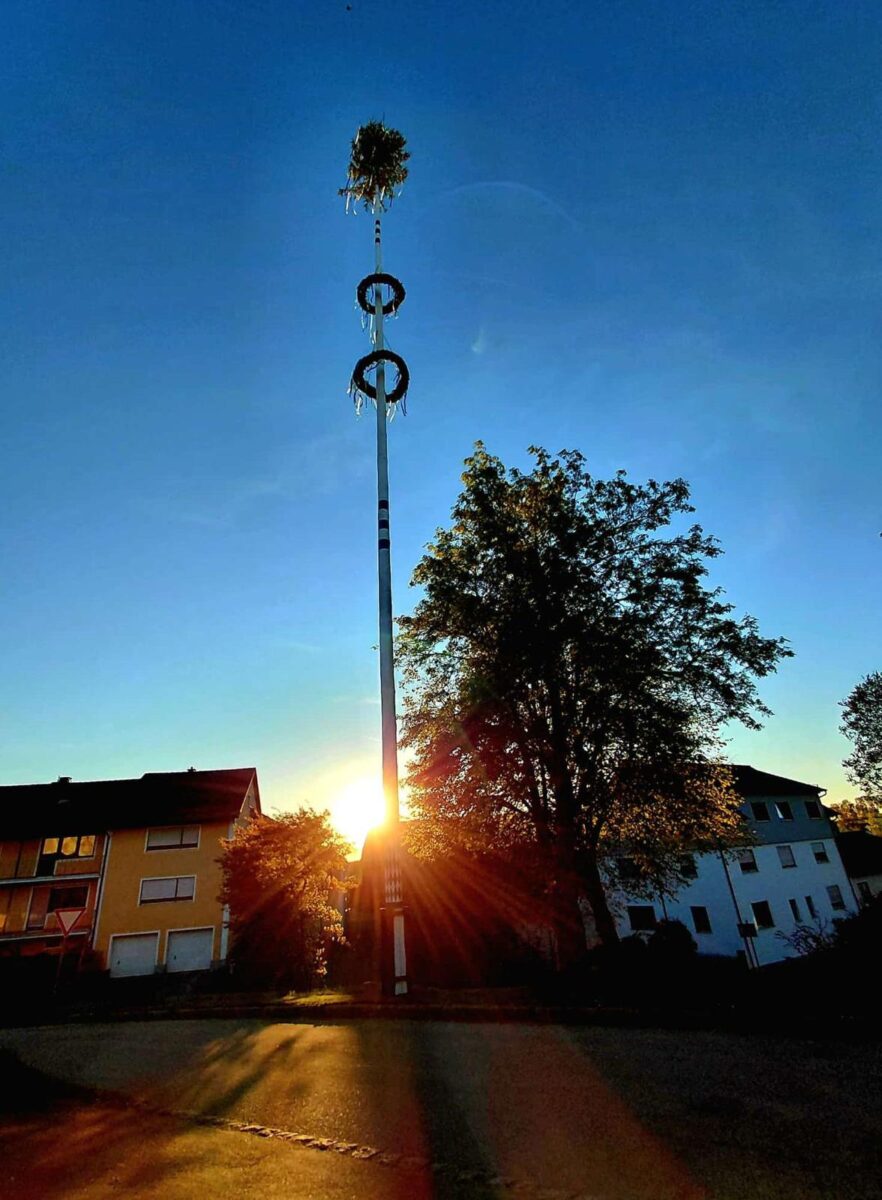 Frühlingsgruß mit Tradition – Maibäume in der Marktgemeinde Waldthurn