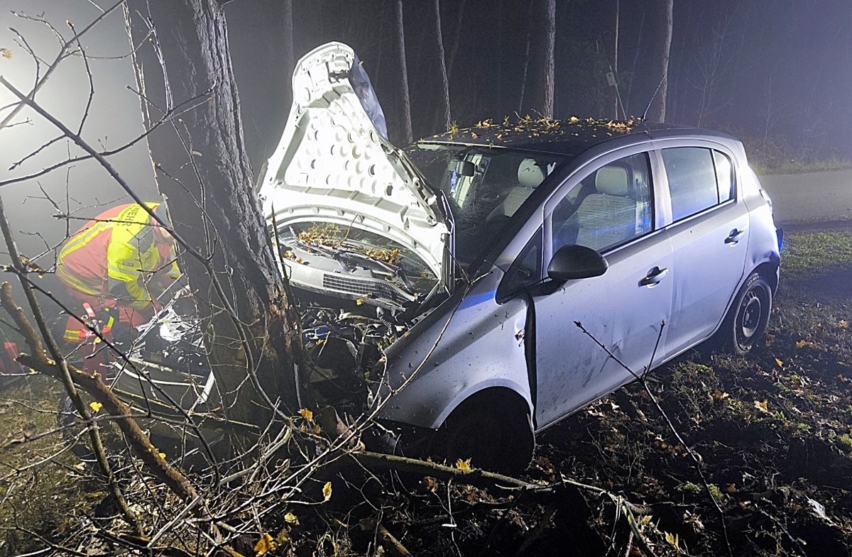 Unfall im Josephstal: Opel prallt gegen Bäume