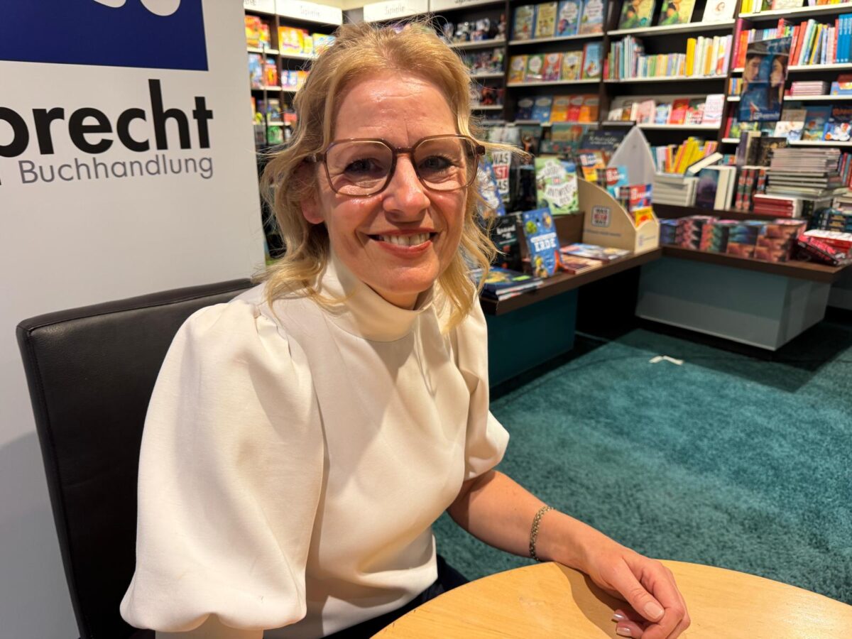 Autorenlesung mit Martina Bogdahn begeistert Publikum bei den Weidener Literaturtagen