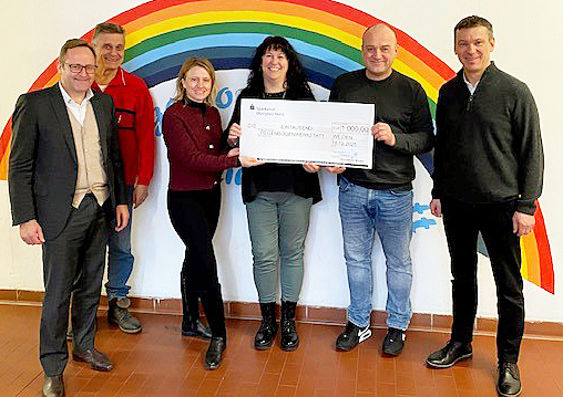 Tombola bringt 1.000 Euro für Regenbogenwerkstatt in Weiden