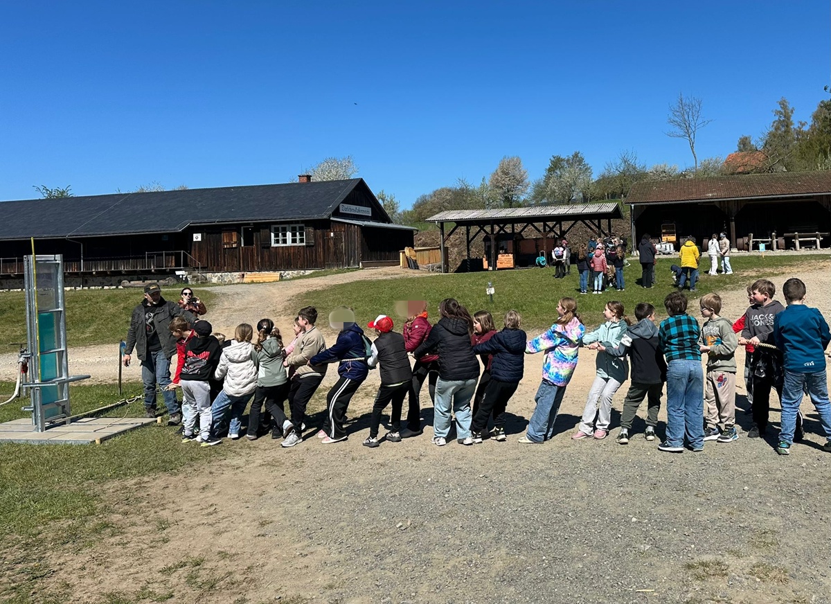 Lernen mit allen Sinnen: Viertklässler erleben Weltwasserwoche