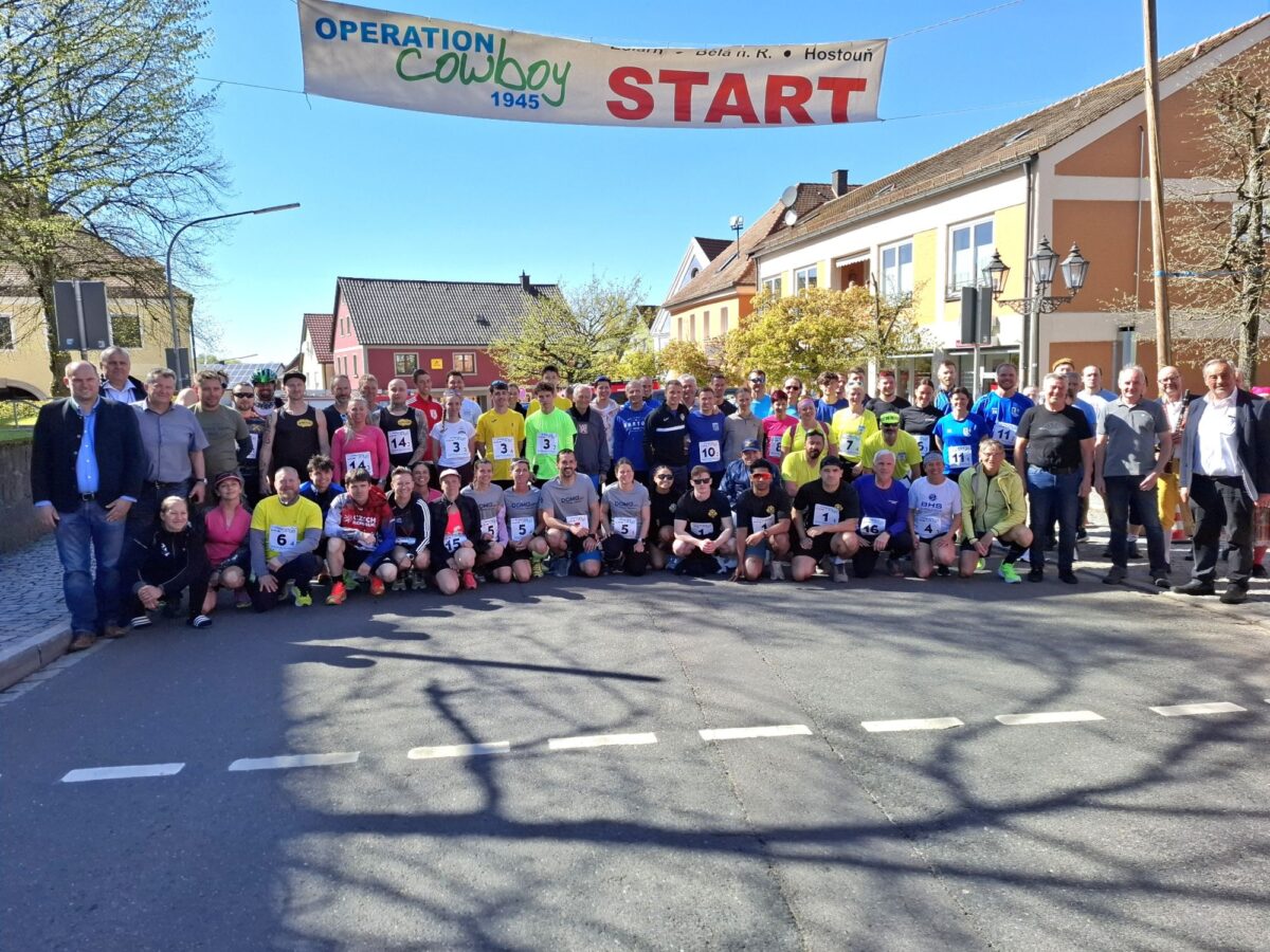 Auf den Spuren der Operation Cowboy: Friedensstaffellauf verbindet Eslarn und Hostoun