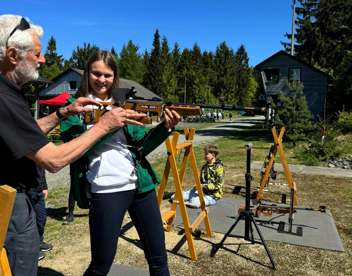 AOK-Familientag im Langlaufzentrum: Spiel, Spaß, Spannung und ein Star zum Anfassen