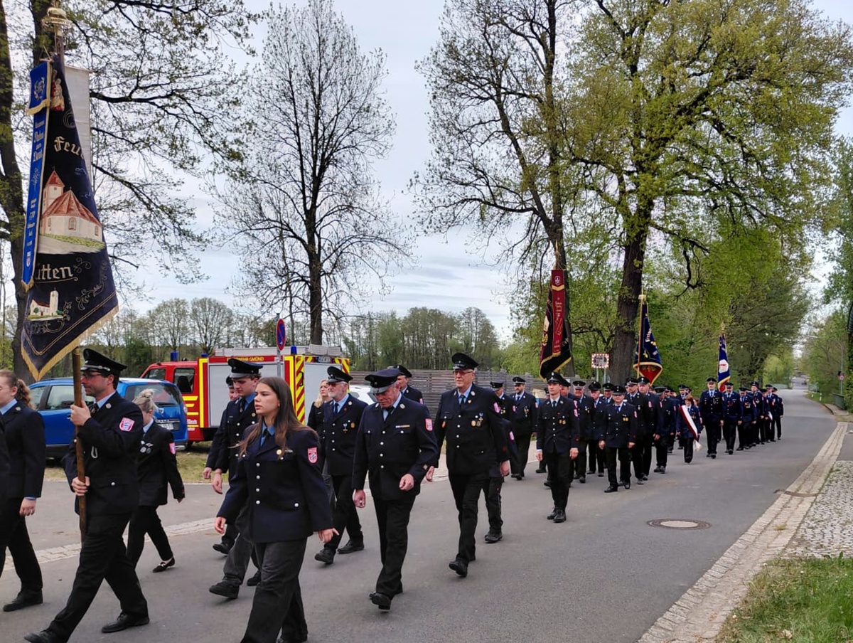 Florianstag in Hütten: Feuerwehr ehrt ihren Schutzpatron