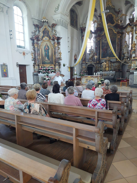 KDFB besucht Pfarrkirche St. Johannes der Täufer in Oberviechtach