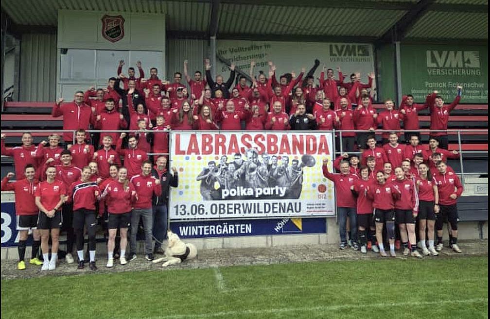 Wenn das kein Grund zum Feiern ist: Der SC Luhe-Wildenau lässt es zum 100. Geburtstag mit LaBrassBanda richtig krachen