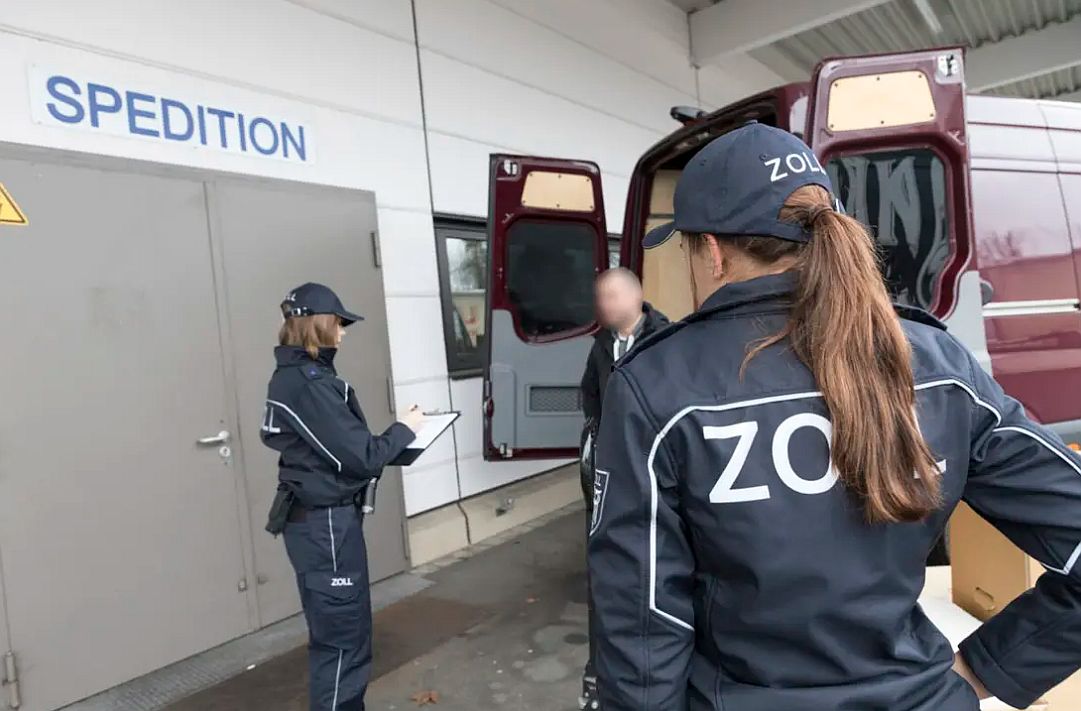 Zoll meldet 23 Sachverhalte nach Paketprüfung in Regensburg