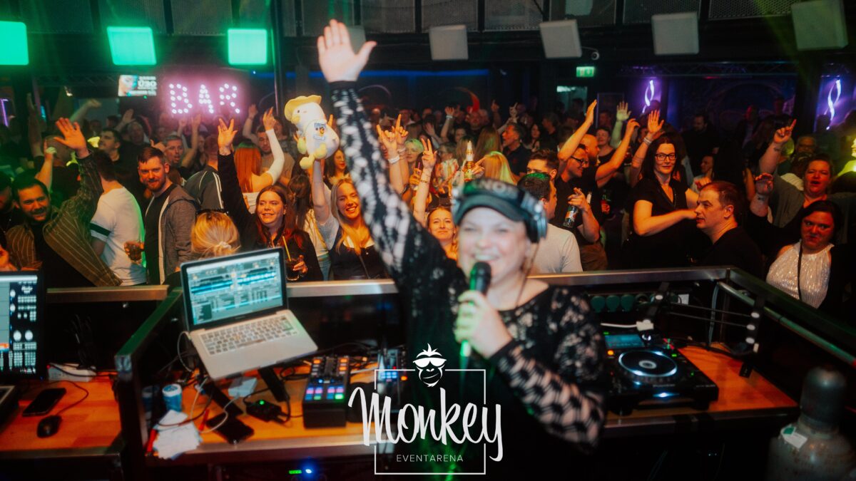 Generationen feiern bei der Ü-30-Party im Monkey Weiden eine "wilde Nacht"