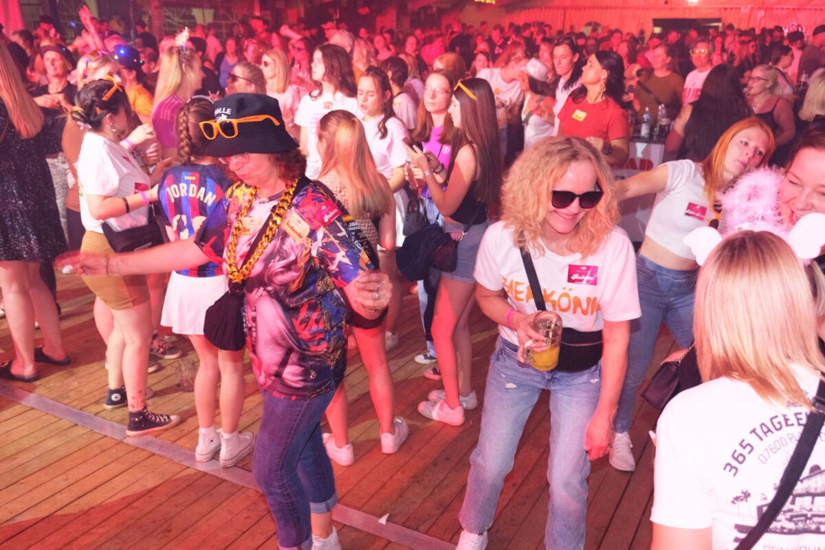 Ballermann-Party elektrisiert Tremmersdorf beim Feuerwehrjubiläum