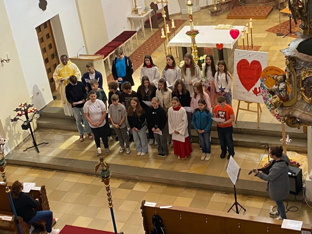 Bewegender Muttertagsgottesdienst berührt Gläubige in Eslarn