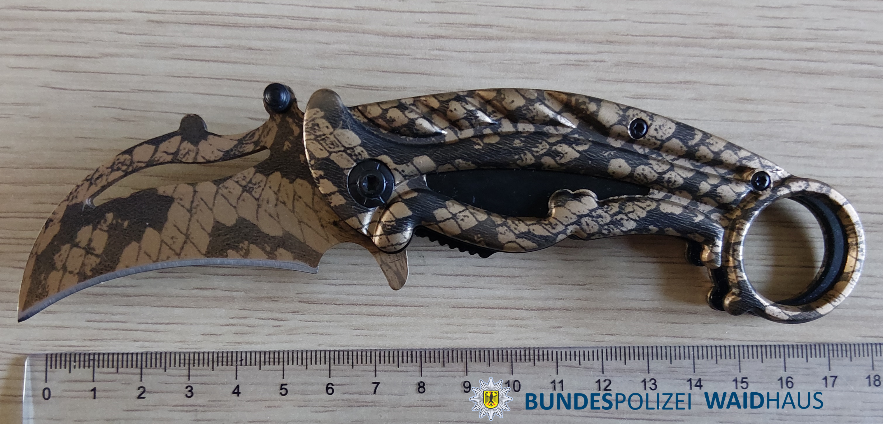 Bundespolizei stoppt Waffen, Drogen und illegale Böller bei Waidhaus