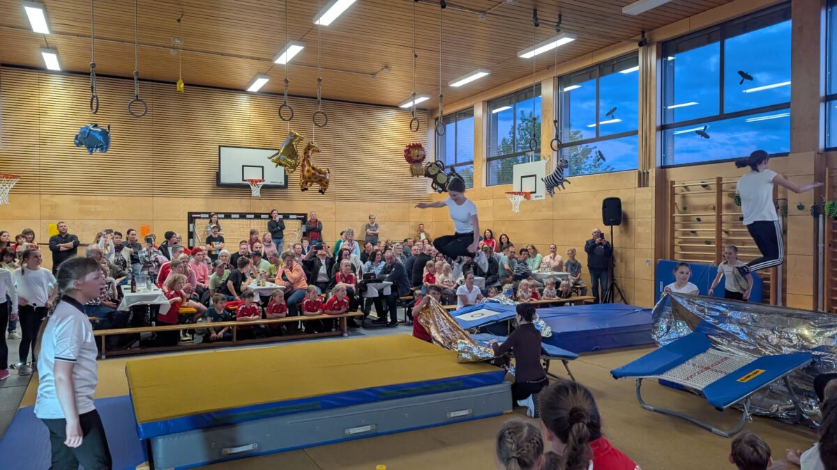 Bunter Abend des TSV Flossenbürg begeistert Publikum