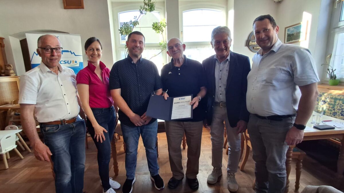CSU ehrt Georg Weiß in Pressath mit Ehrenraute in Bronze