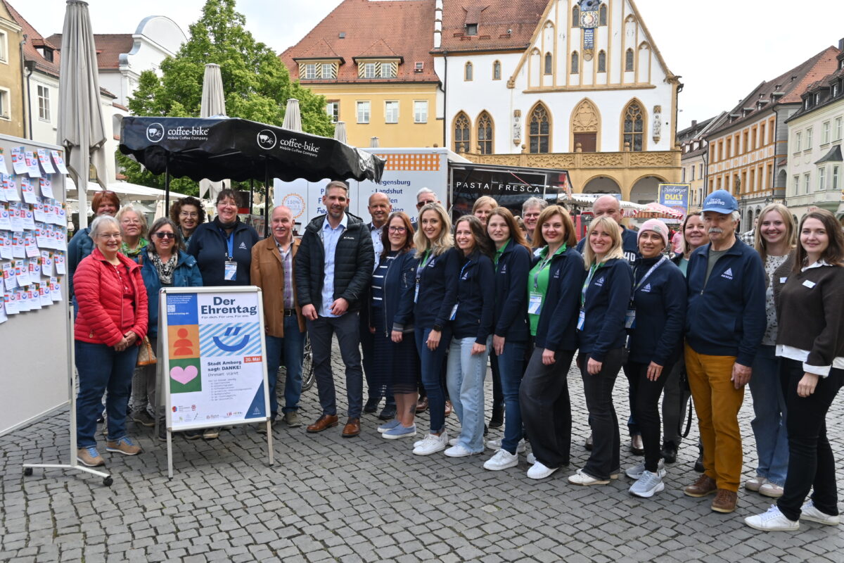Ehrenamt im Fokus beim ersten Ehrentag in Amberg