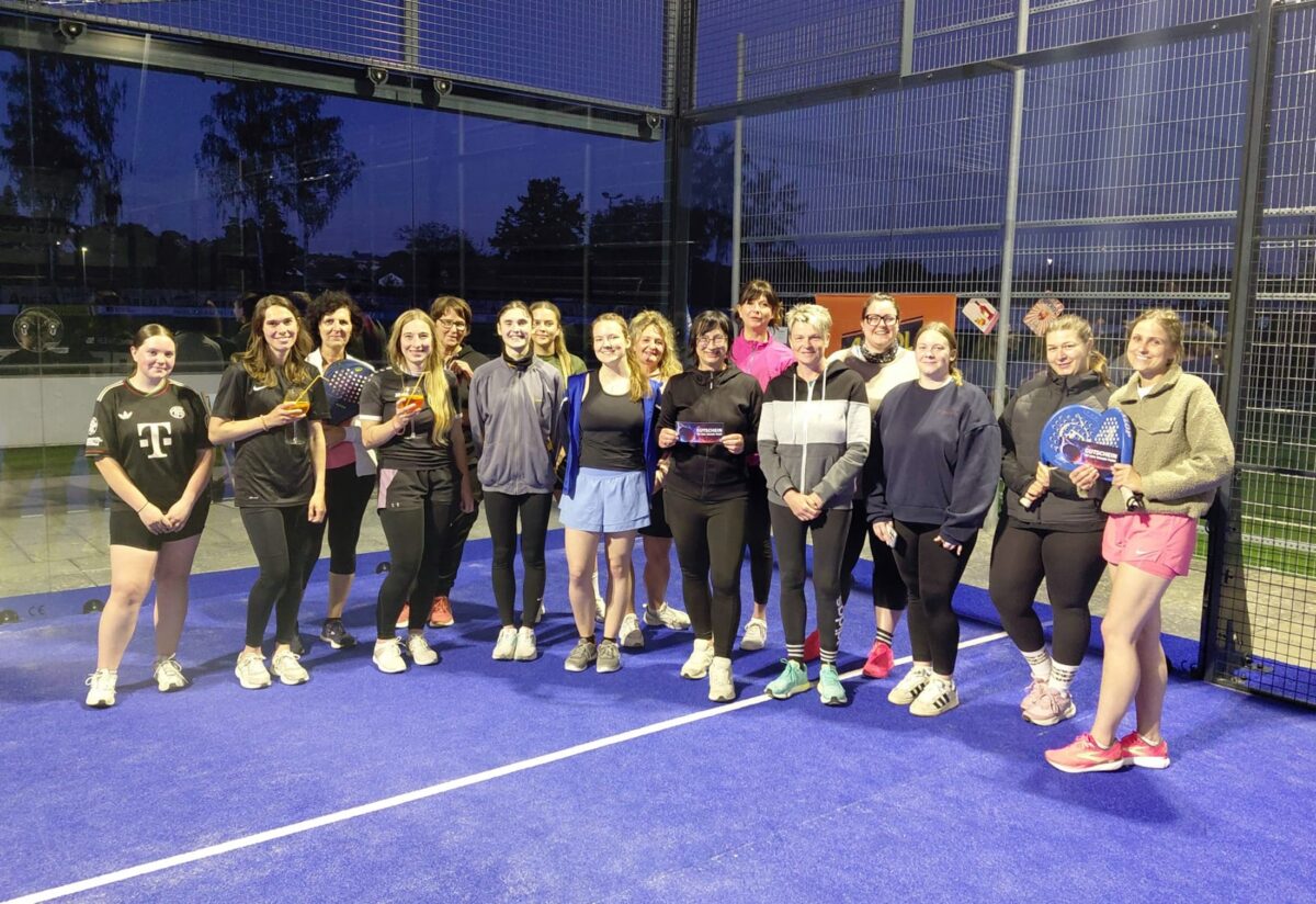 Flutlicht, Spaß und Aperol – gelungene „Ladies Night“ auf dem Padel-Court in Rieden