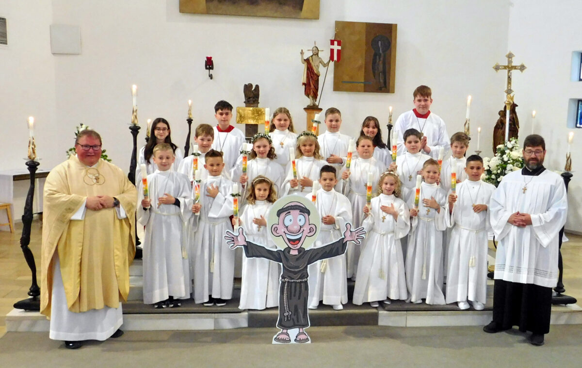Erstkommunion von 15 Kindern in Kirchenlaibach