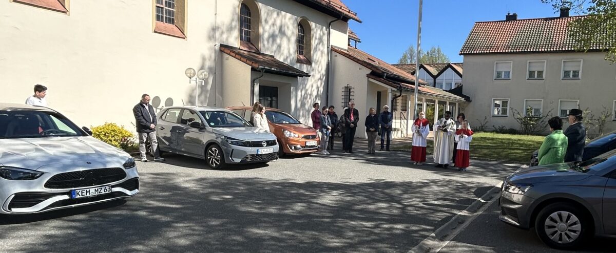 Fahrzeugsegnung in Immenreuth nach Gottesdienst