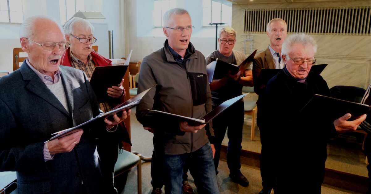 Flossenbürger Männerchor begeistert Gläubige in Floß