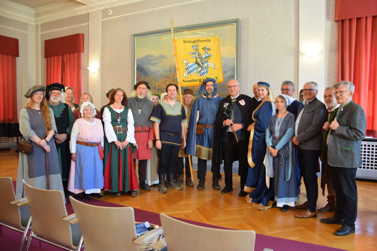 Franz Löffler übernimmt Schirmherrschaft für Burgfestspiele in Neunburg