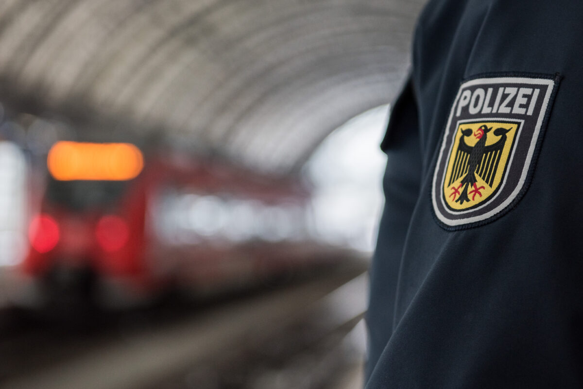 Fünf leichtverletzte Personen nach Kollision zweier Baustellenzüge bei Weiden