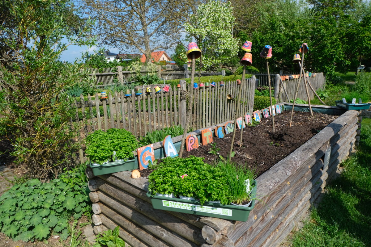 Hochbeet bereichert Kreislehrgarten in Floß