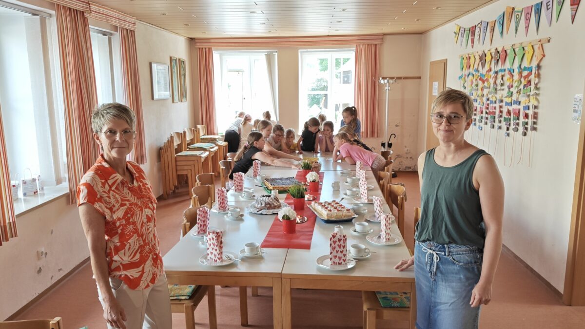 Kindergruppe begeistert Mütter in Pechbrunn