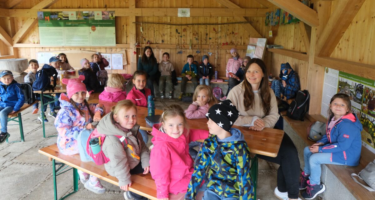 Lesespaziergang begeistert Grundschüler in Floß